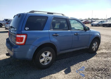 2009 Ford Escape Xls z USA, uszkodzony, nr VIN 1FMCU92759KB08756